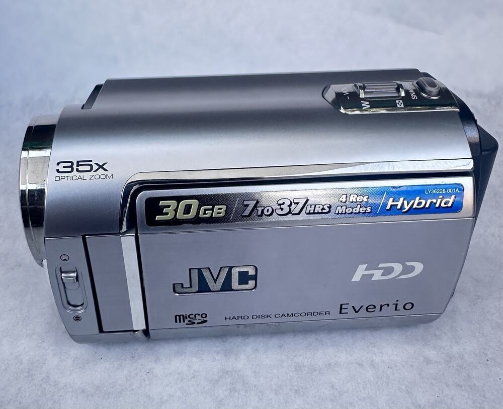 JVC GZMG330HU Everio Hybrid Camcorder 30 GB Internal Storage Camera Battery/Case